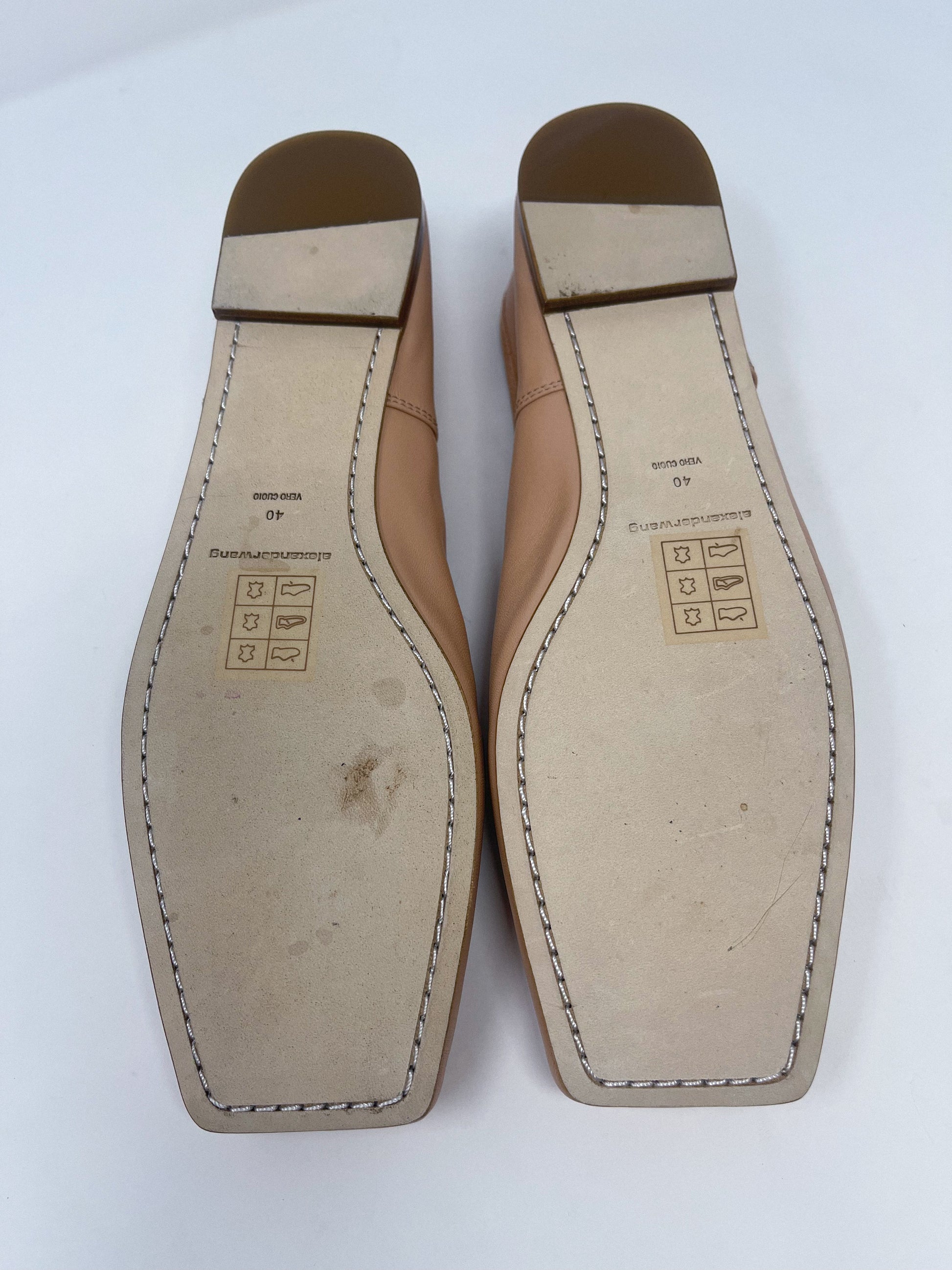 Alexander Wang Bille Square Toe Ballet Flats in a sleek, minimalist design. Featuring a contemporary square toe and smooth finish, these flats offer a stylish and comfortable option for everyday wear. Available in size 40. Condition: Excellent.